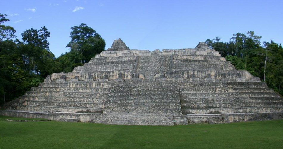 Caana Pyramid at Caracol. Wikimedia Commons.