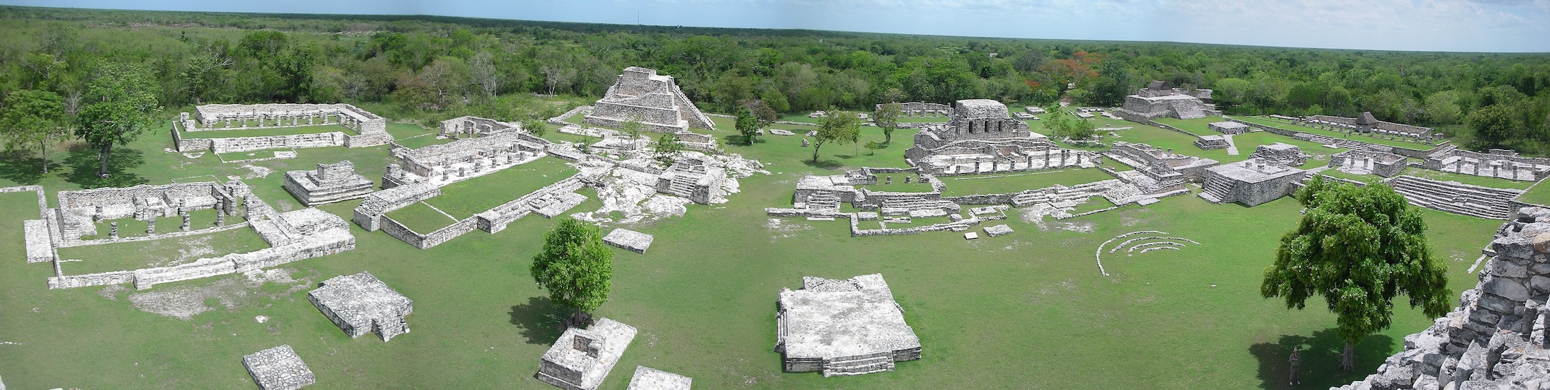 A panorama of Mayapan. Wikimedia Commons.